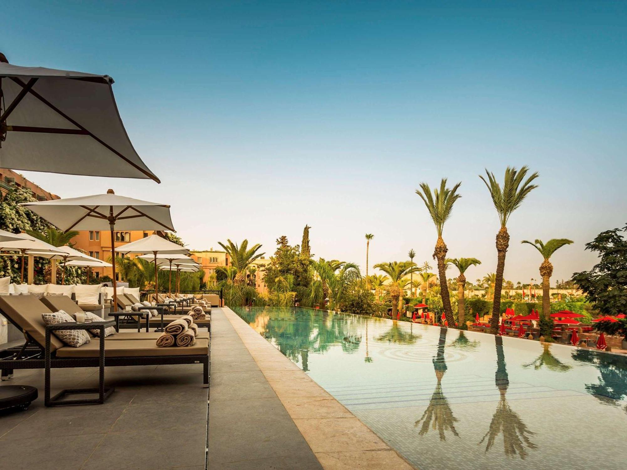 소피텔 마라케시 라운지&스파 외부 사진 The pool at the Four Seasons Hotel Marrakech