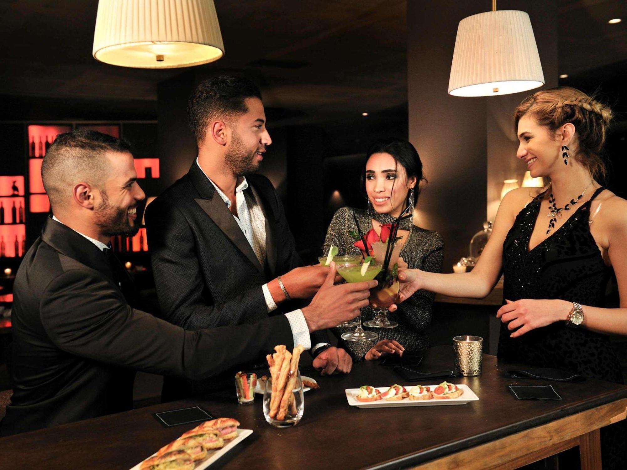 소피텔 마라케시 라운지&스파 외부 사진 The bar at the Ritz-Carlton, Tarrant County